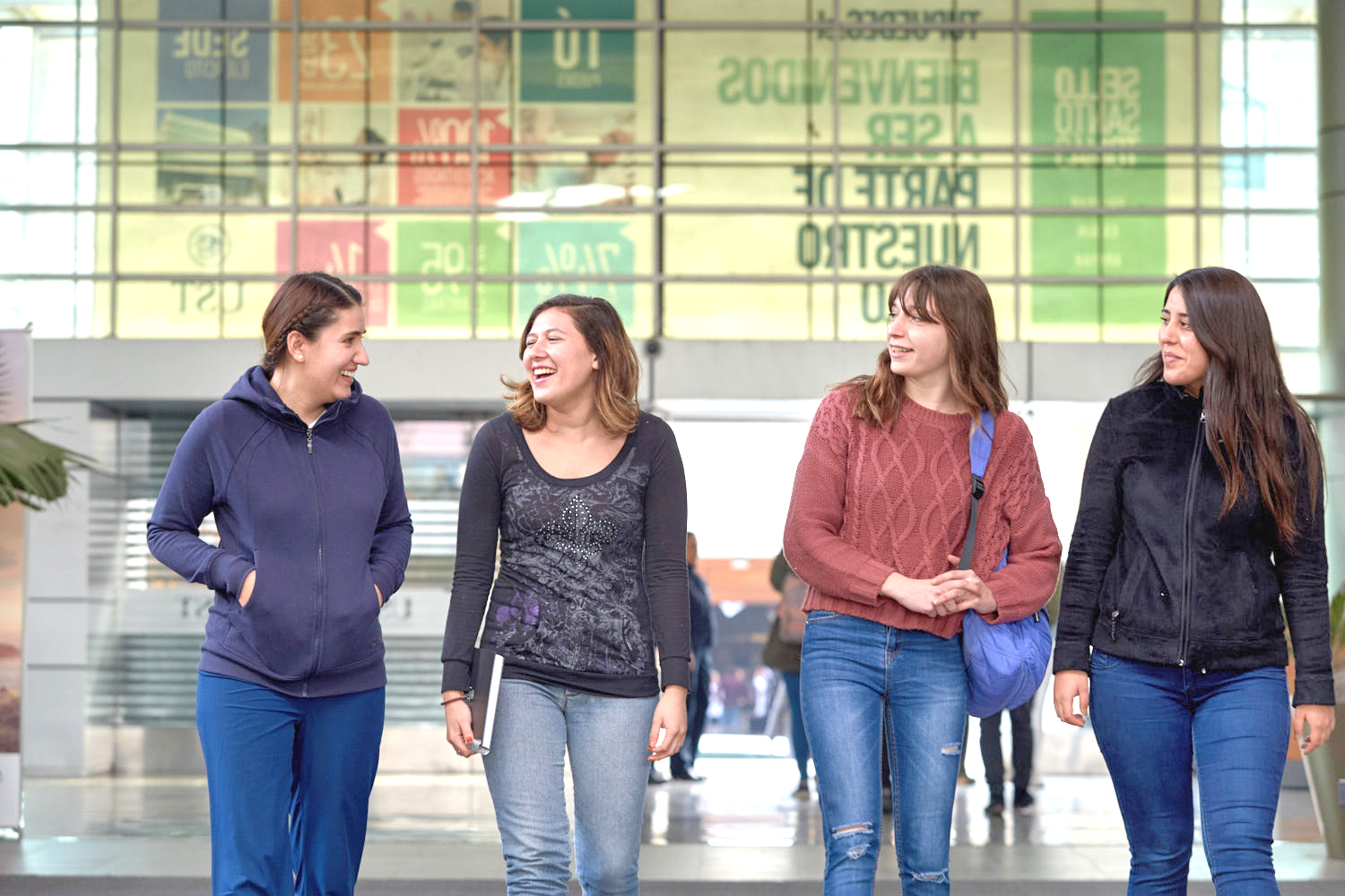 Un 73% de las egresadas encuestadas proyecta un futuro donde se reducen las brechas salariales entre hombres y mujeres