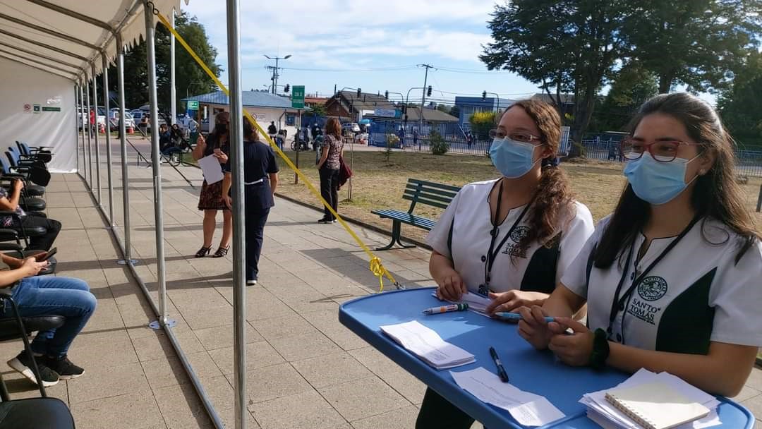 Alumnas de Técnico en Enfermería de Santo Tomás se sumaron al proceso de vacunación contra el Covid-19 en Osorno