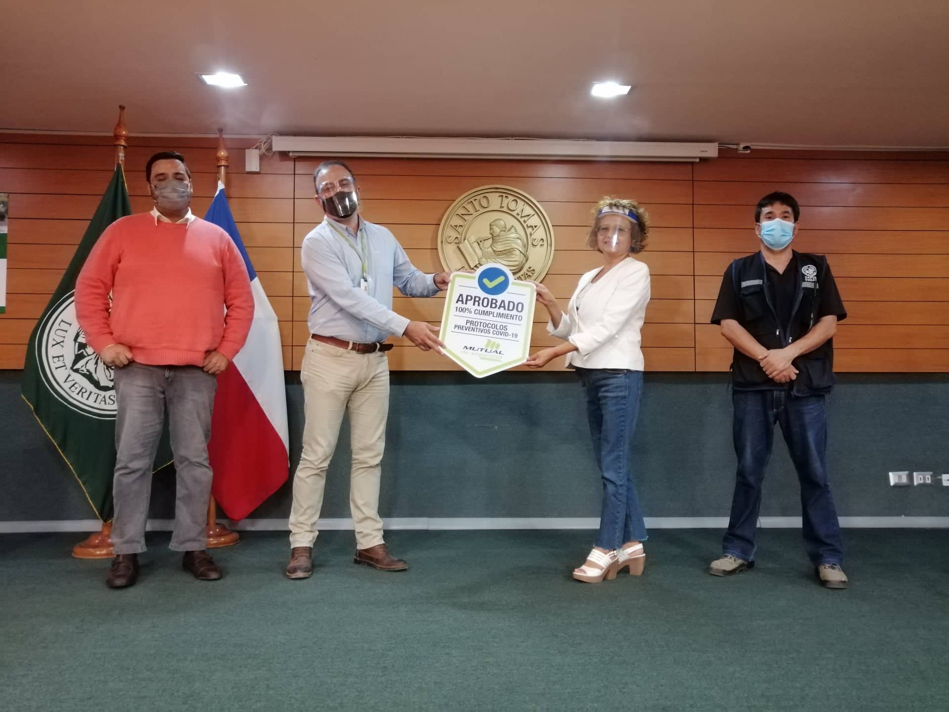 INSTITUCIONES SANTO TOMÁS SEDE ARICA RECIBIERON SELLO MUTUAL COVID-19