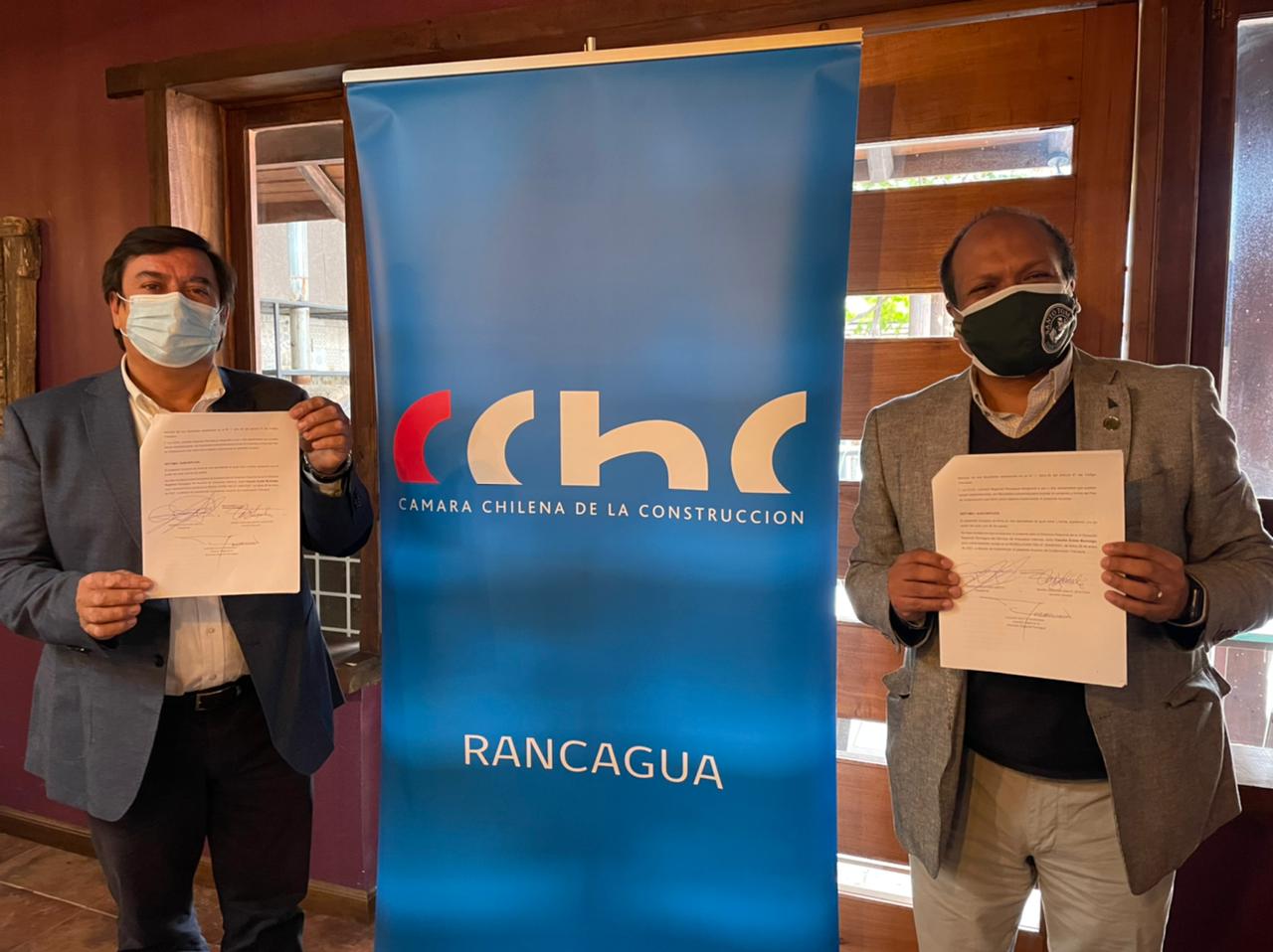 Cámara Chilena de la Construcción firma convenio con Santo Tomás en Rancagua