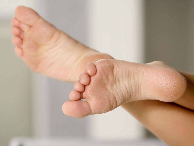 Jefa de la carrera Podología Clínica entregó consejos para el cuidado de los pies en Radio Sensación