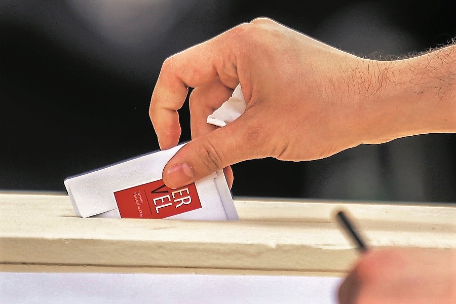 Docente de sede Rancagua analiza las elecciones en Radio Sensación