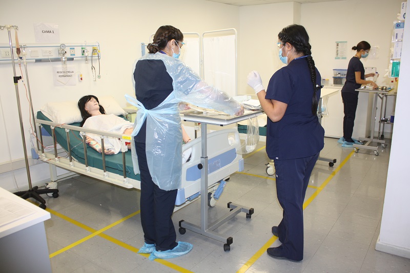 Estudiante de Enfermería y experiencia en Hospital Simulado: “Se aprende mucho más con un espacio como éste”