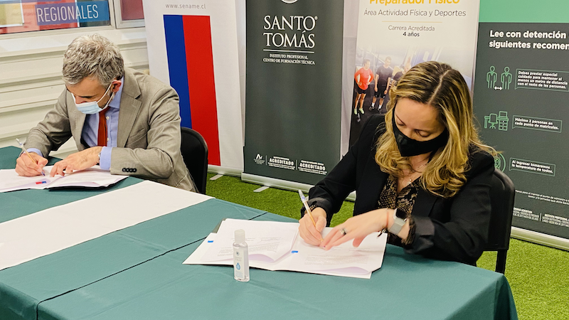 Santo Tomás y Sename firman convenio que permite vincularse con el centro de justicia juvenil