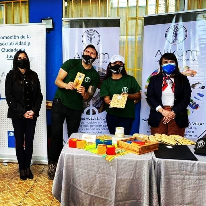 Estudiantes de Ingeco emprenden con mueblería y juguetería ecológica