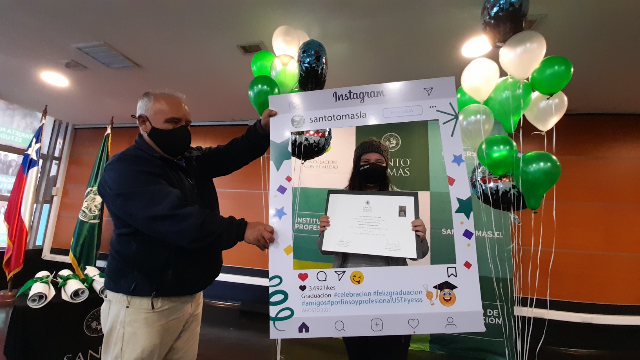 VIDEO GALERÍA 📣 En Santo Tomás Los Ángeles nuevos profesionales se titulan con ceremonia simbólica