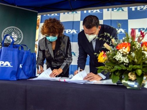 Instituciones Santo Tomás Sede firman convenio de colaboración con Terminal Puerto Arica