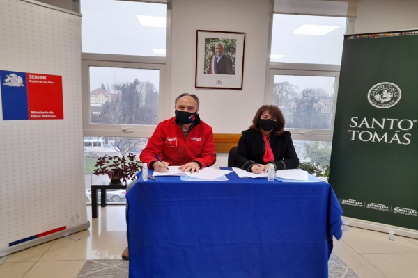 Mop de Los Ríos y Santo Tomás firman convenio