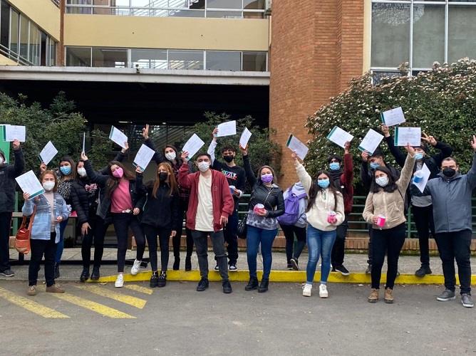 Estudiantes recibieron certificados tras ser parte del Mentoring Socioafectivo