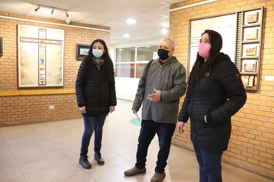 Santo Tomás Los Ángeles reabre Galería del Estudiante con obras en relieve del sur de Chile