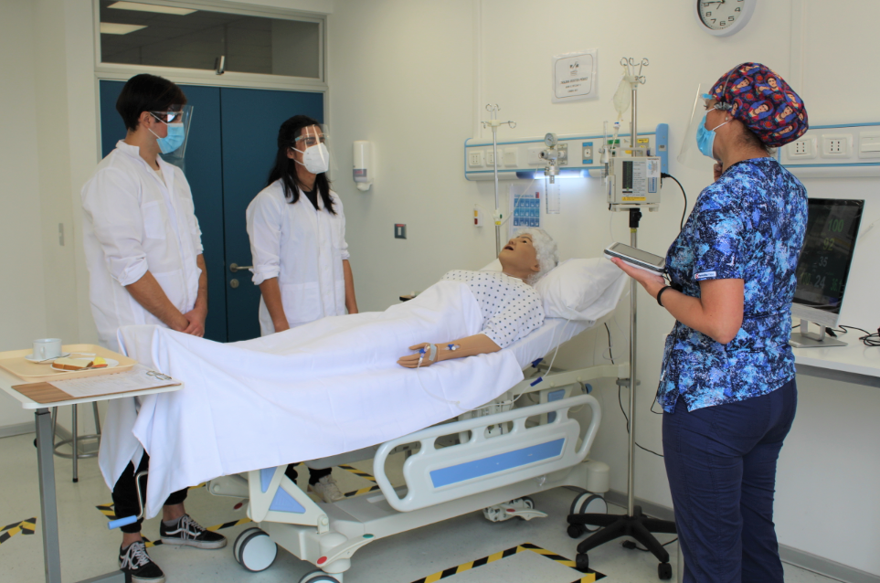 Taller en Centro de Simulación de UST Antofagasta busca acercar estudiantes a la vida laboral