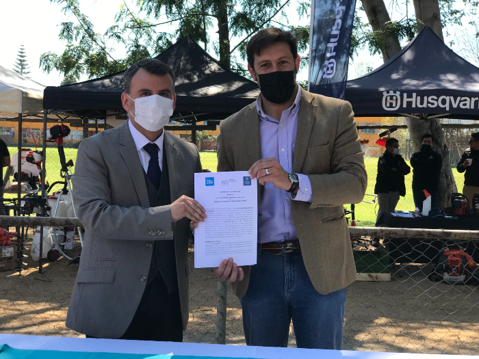 Santo Tomás y Municipalidad de Isla de Maipo firman convenio en materia de capacitación
