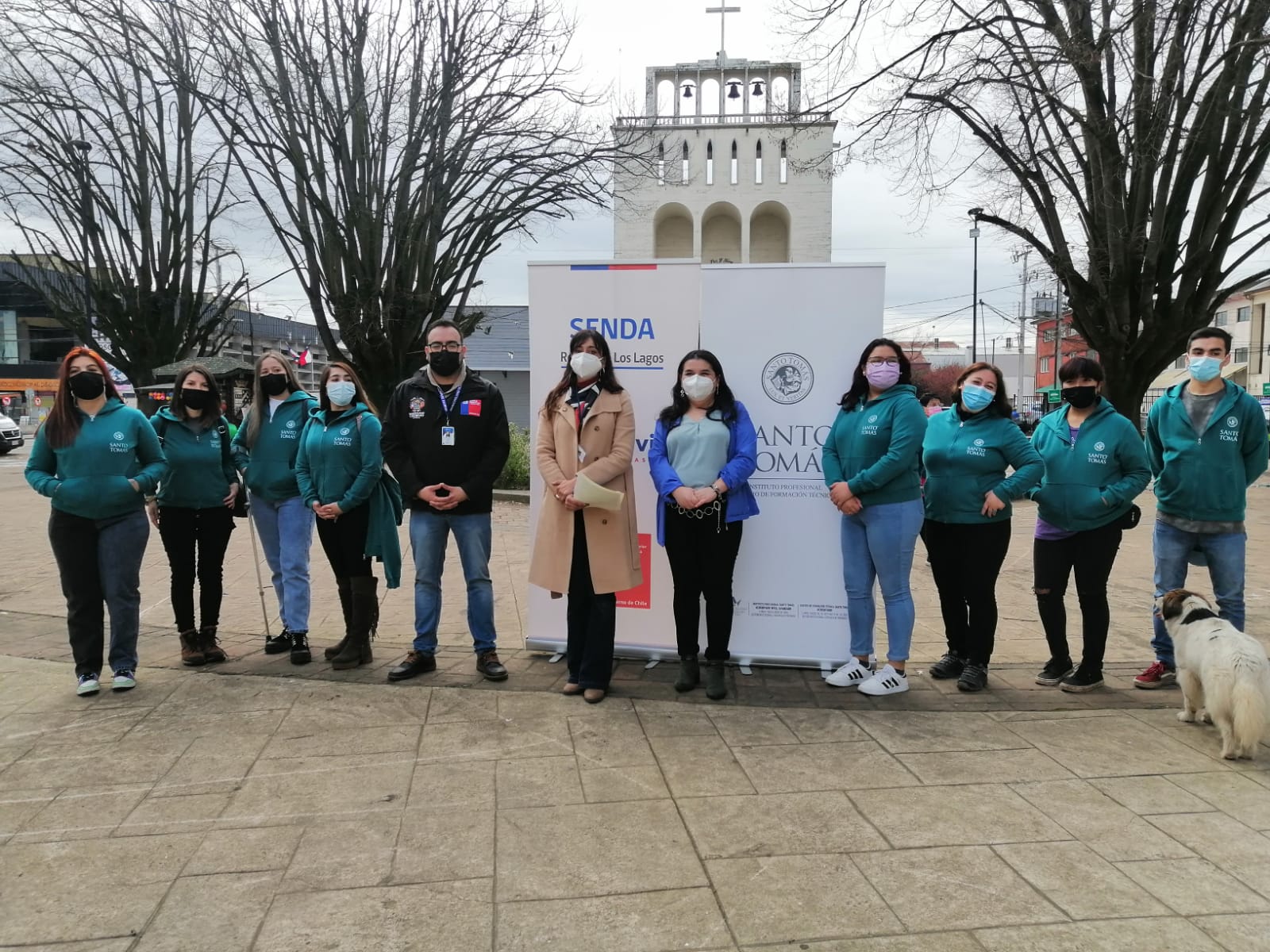 Estudiantes de Santo Tomás Osorno y funcionarios de Senda entregan información de autocuidado y responsabilidad a la ciudadanía