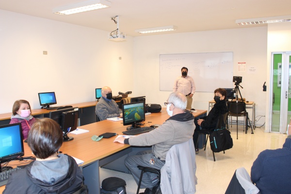 Santo Tomás capacitará sobre herramientas digitales a grupo de adultos mayores