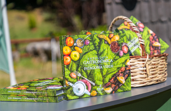 Libro sobre gastronomía en la Patagonia Verde fue nominado al mejor del mundo
