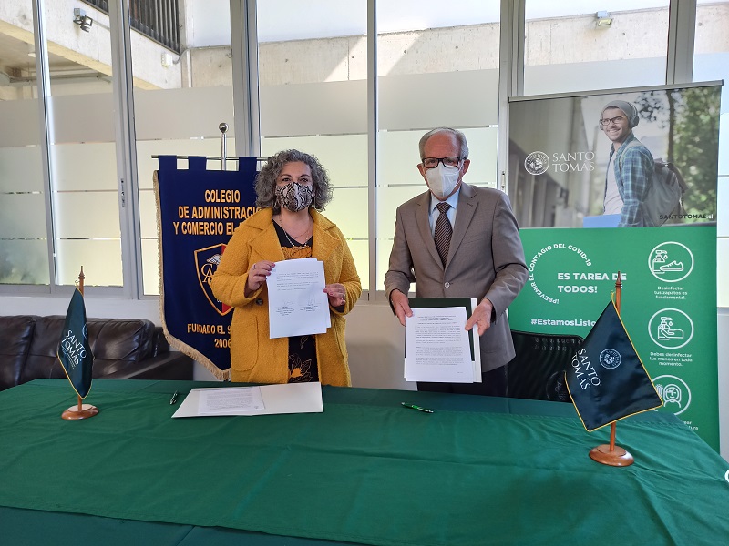 Alumnos del Colegio de Administración y Comercio El Ingenio continuarán estudios superiores gracias a convenio
