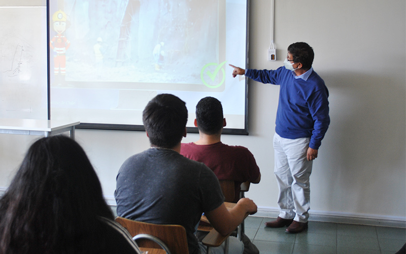 Representantes de Sernageomin se reúnen con estudiantes de Técnico en Operaciones Mineras de Santo Tomás Viña del Mar