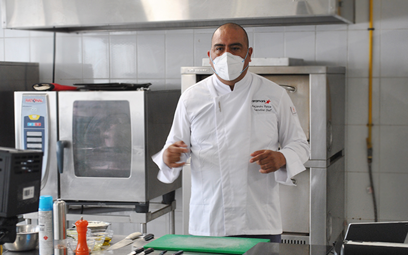 Alumnos de Gastronomía descubren cómo ha cambiado la cocina industrial a causa de la pandemia de Covid-19