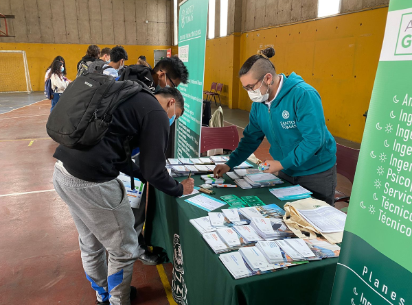 Admisión Santiago Centro continúa proceso de difusión por la región Metropolitana