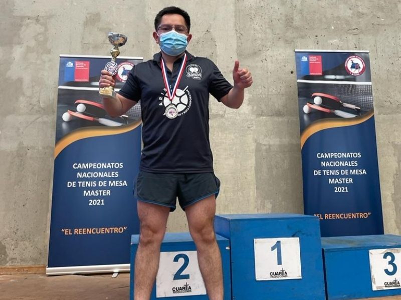 Docente de Santo Tomás Rancagua triunfa en el Tenis de Mesa
