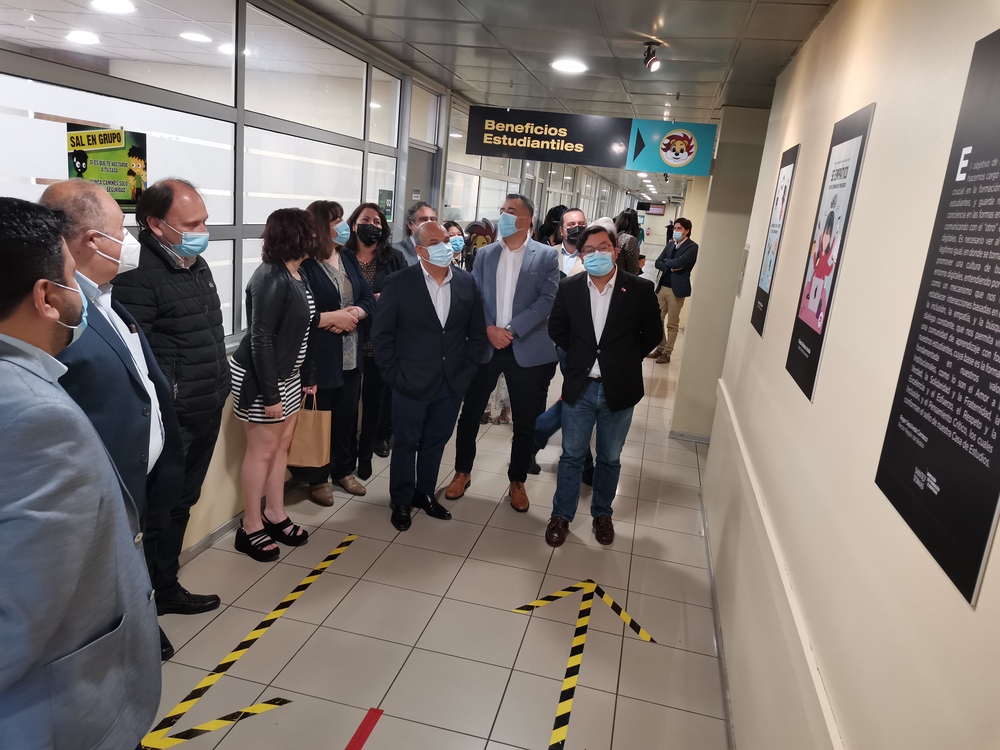 Exposición “Por el buen trato en entornos digitales” fue inaugurada en Galería del Estudiante