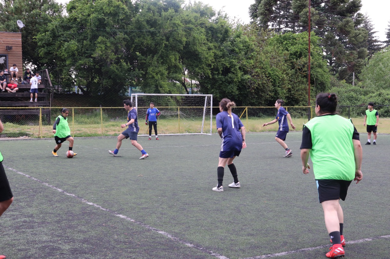 Santo Tomás Los Ángeles coronó campeón a Preparador Físico de su torneo de fútbol mixto 19° aniversario