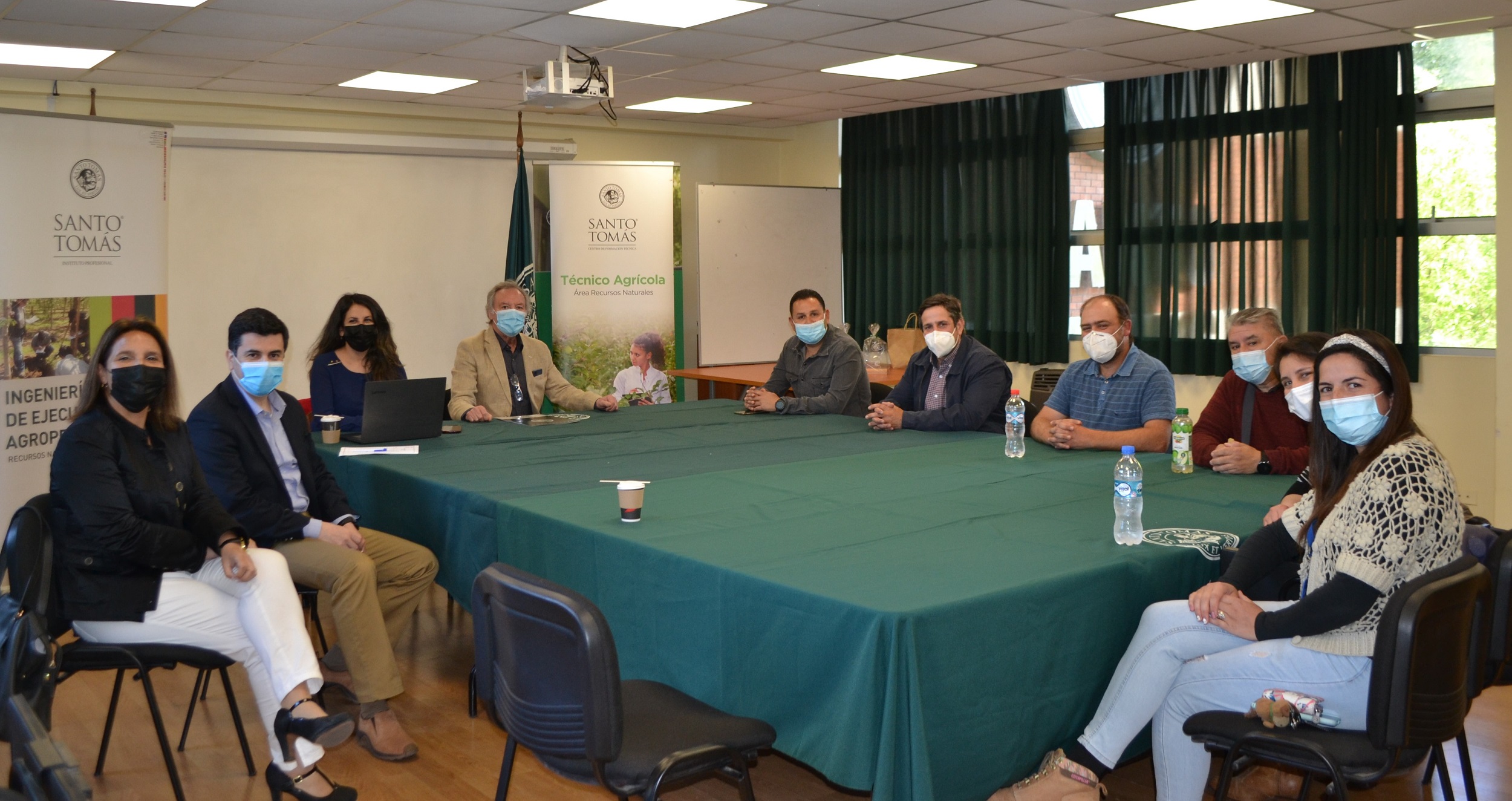 Comité de egresados del área agrícola estrechan lazos con la institución