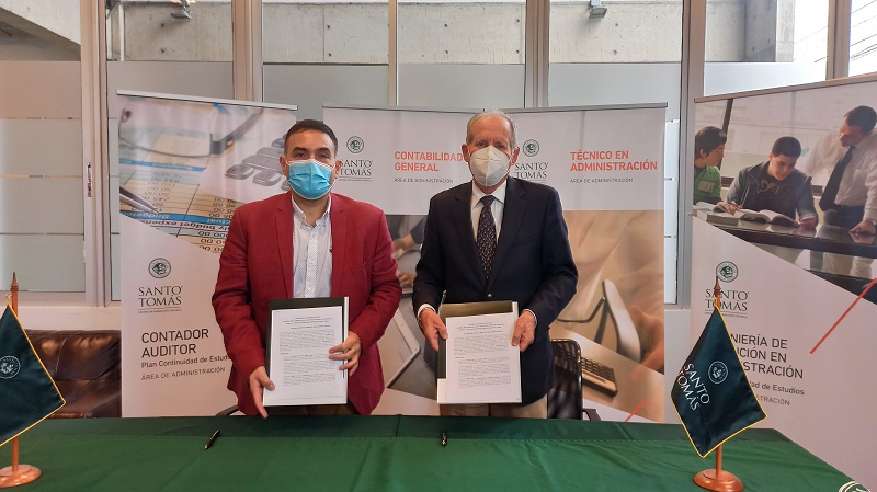 Área de administración de Santo Tomás Ovalle firma convenio con centro médico