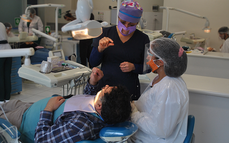 Alumnos de Técnico en Odontología desarrollan proyecto de atención a personas de la comunidad sorda