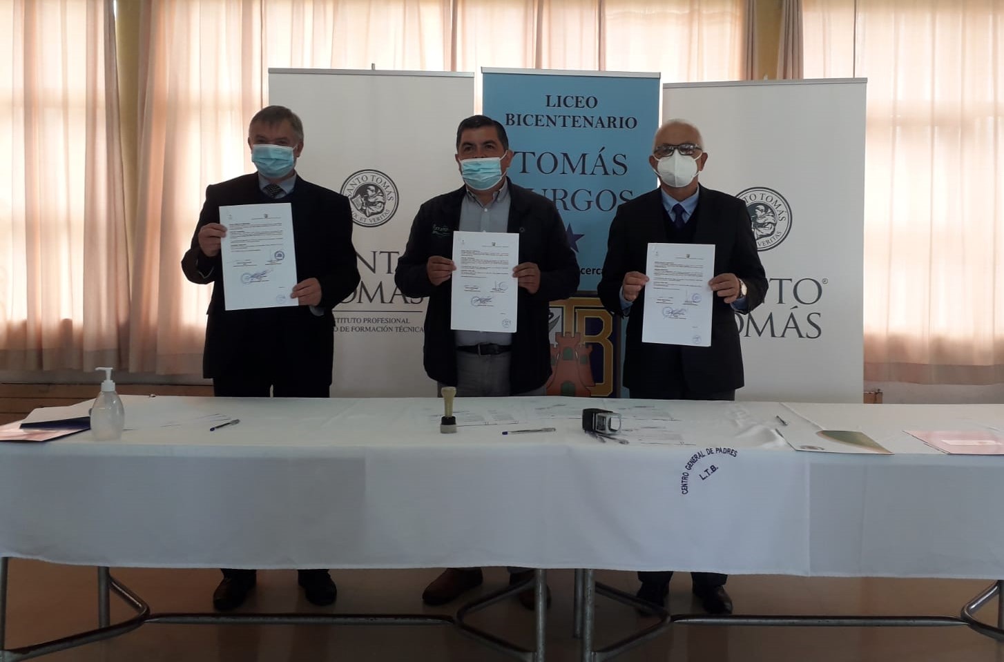 IP y CFT Santo Tomás Osorno firman convenio de continuidad de estudios con Liceo Bicentenario Tomás Burgos de Purranque