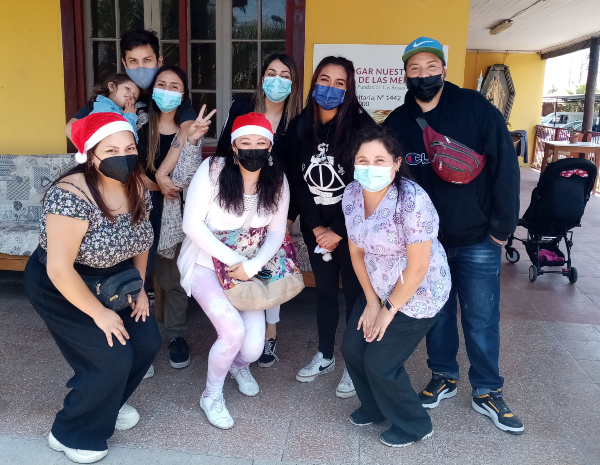 Uniendo generaciones: estudiantes de Santiago Centro sostienen encuentro junto a adultos mayores