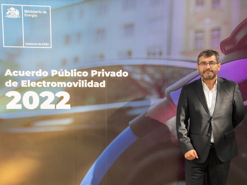 UST renueva compromiso con la electromovilidad