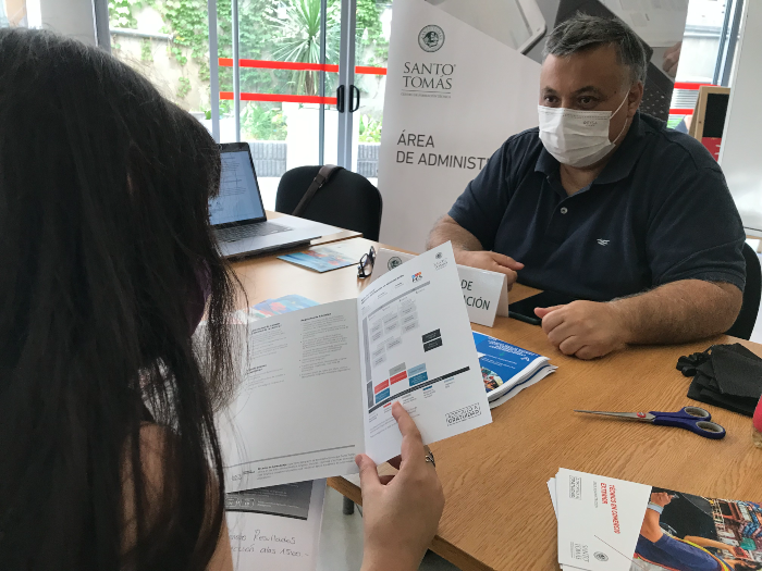 Santiago Centro realiza feria presencial con oferta académica 2022