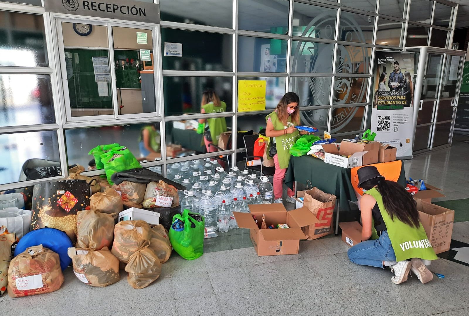 Voluntariado Permanente PaYú organiza centro de acopio para familias afectadas del incendio en Laguna Verde