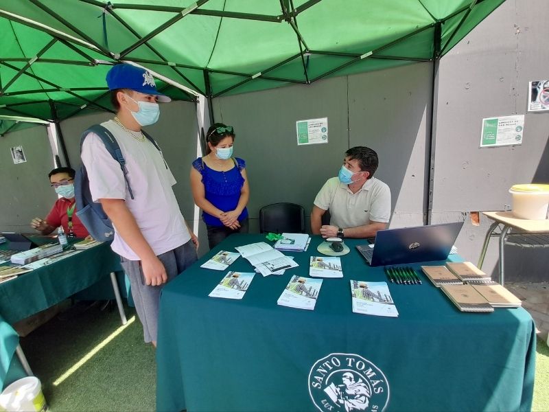 Santo Tomás entrega orientación a los futuros estudiantes de educación superior