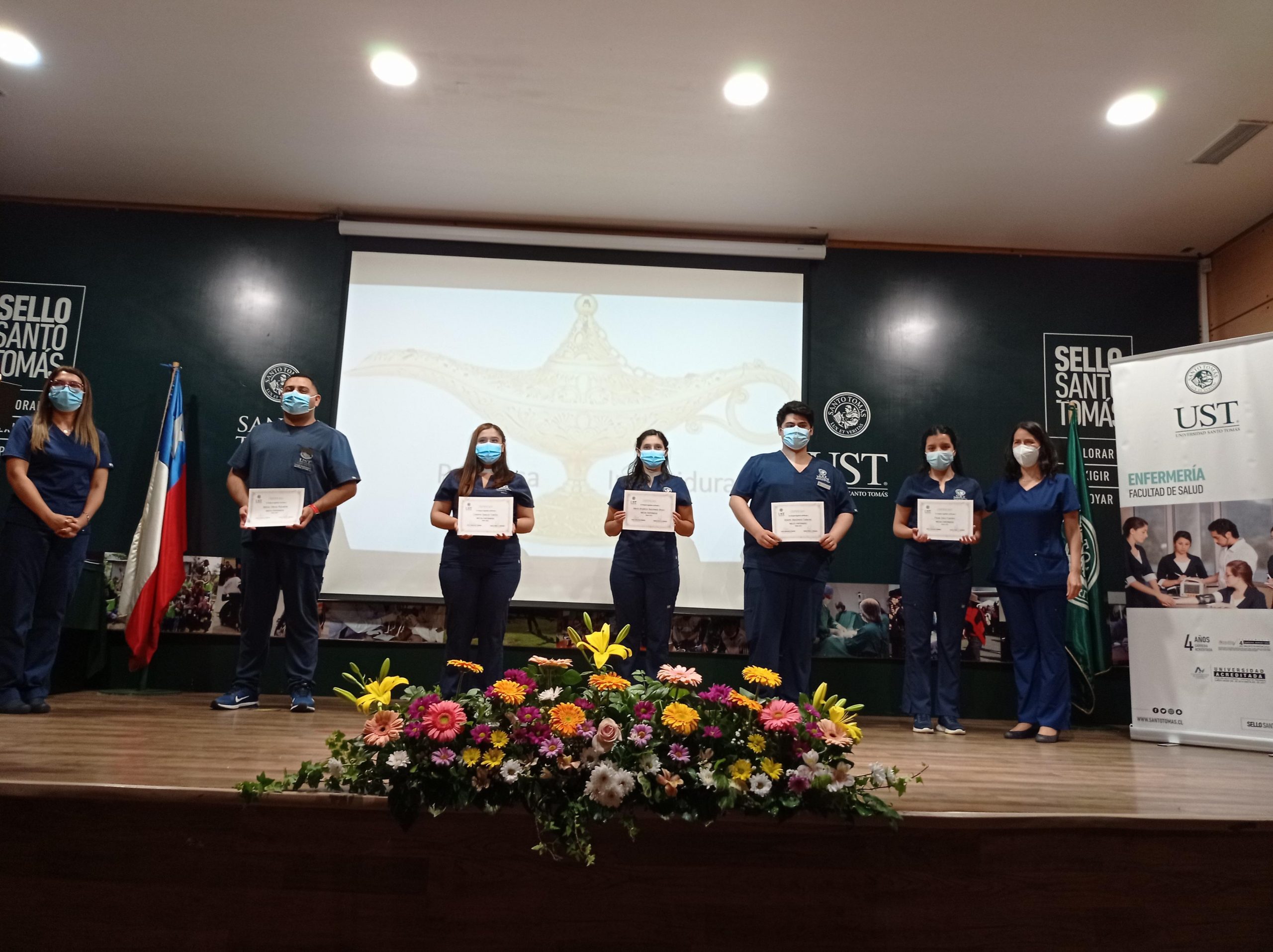 Estudiantes de Enfermería celebran su tradicional Ceremonia de Investidura