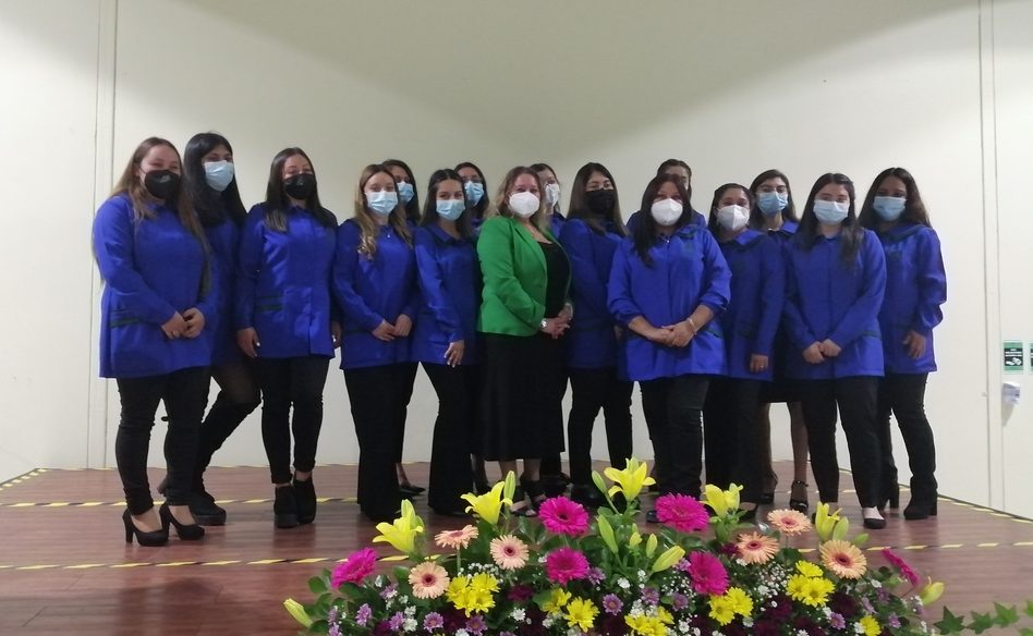 Estudiantes del Área de Educación IP-CFT tuvieron su ceremonia de investiduras