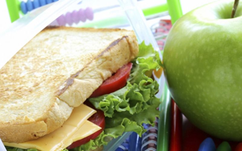 ¿Cómo escoger la mejor colación para escolares? Docente de Nutrición y Dietética entrega algunas recomendaciones