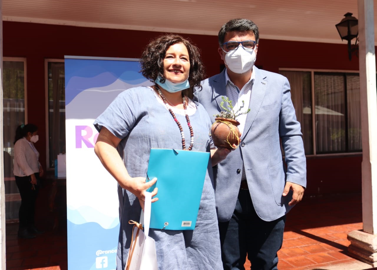 Docente del área Educación recibió la “Medalla del Día de la Mujer”