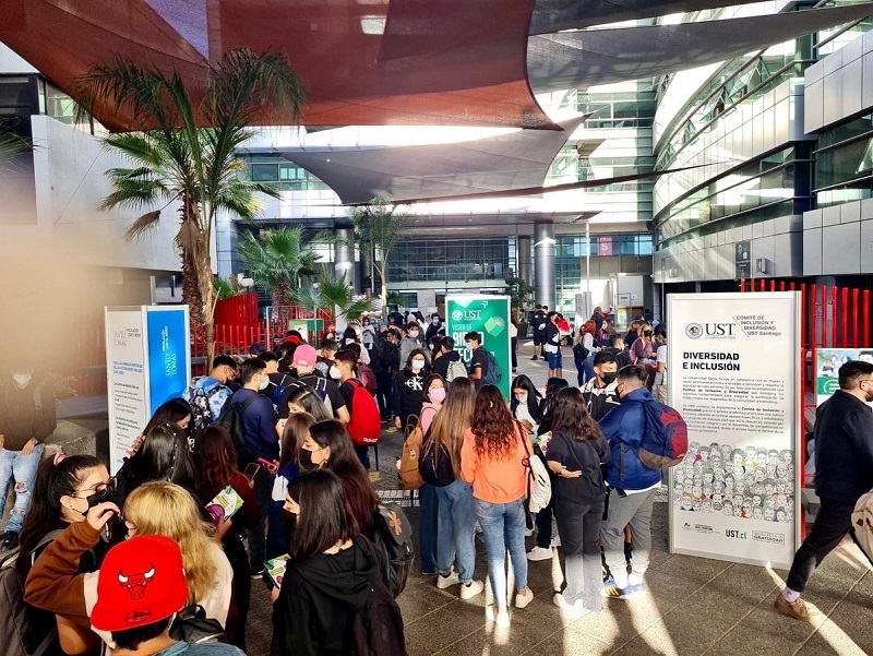 Masiva participación de nuevos estudiantes en Programa IVU de UST Santiago