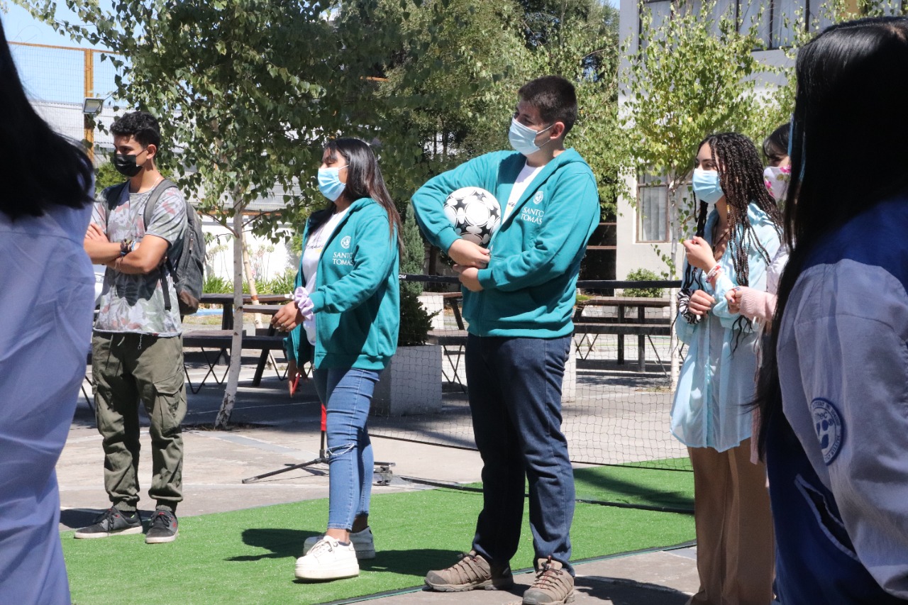 Santo Tomás Los Ángeles inicia año académico con Feria de Vida Estudiantil