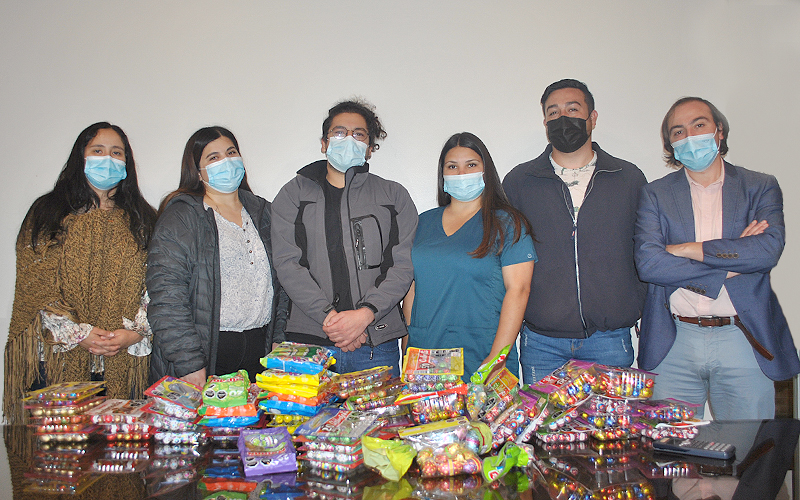 Carrera de Técnico en Veterinaria y Producción Pecuaria entrega donación de huevos de Pascua a Fundación Creando Redes Solidarias