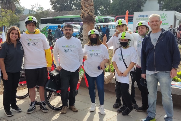 Alumnos y docentes de Ingeniería participaron en Caravana por la Electromovilidad