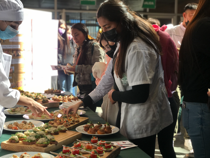 Rescatando tradiciones: Gastronomía Santiago Centro celebra Día de la Cocina Chilena
