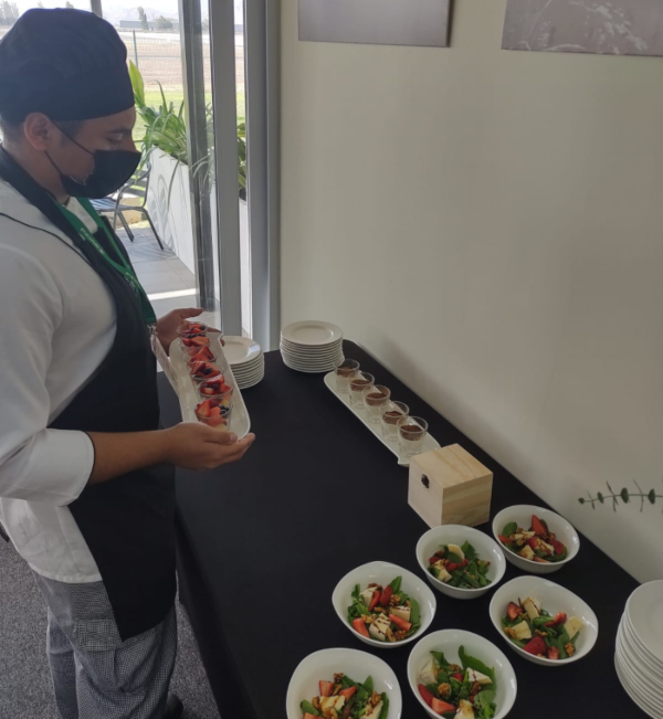 Tomasinos de Gastronomía Santiago Centro realizan pasantía en FIDAE