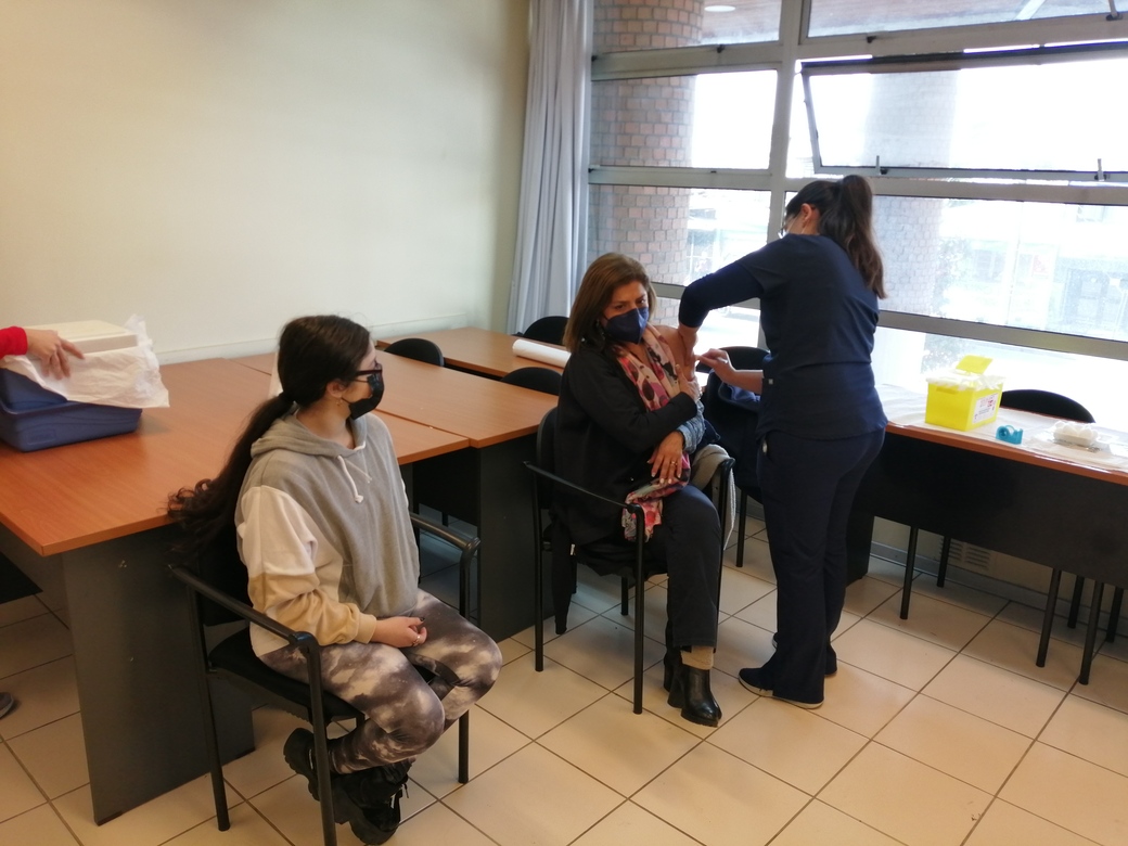 Realizan campaña para potenciar la vacunación en jóvenes