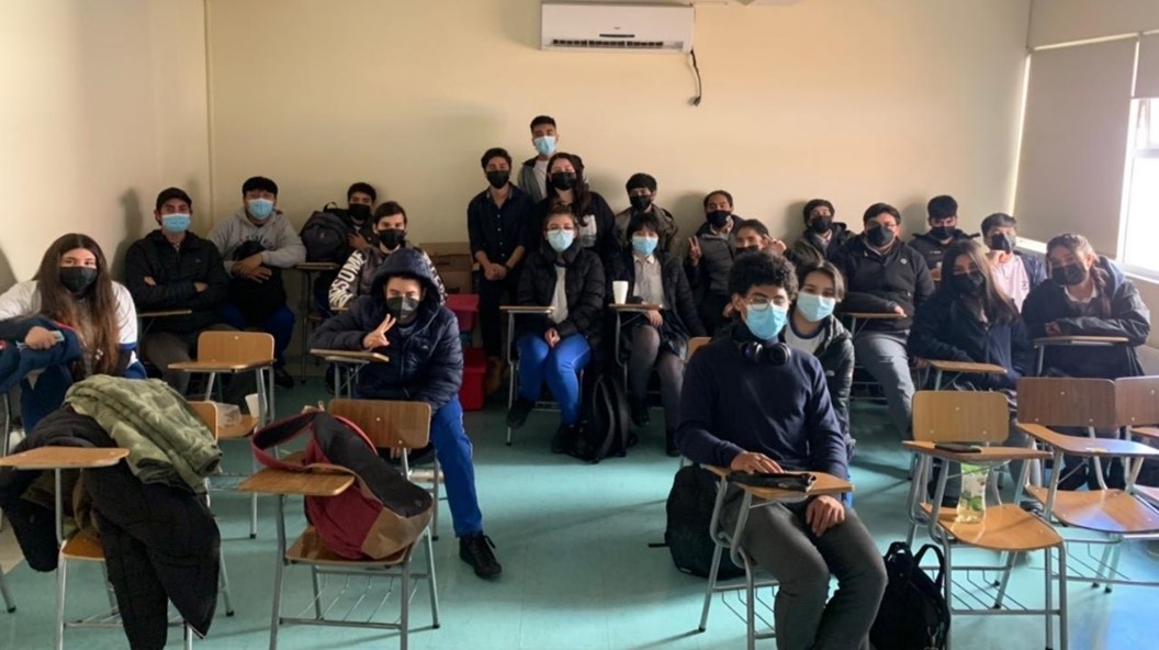 Estudiantes de Chiguayante descubrieron ciencia en Santo Tomás Los Ángeles
