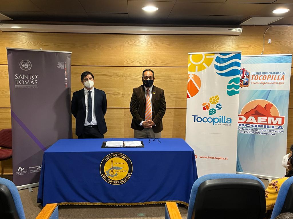 Santo Tomás Antofagasta firma importante convenio con Liceo Diego Portales de Tocopilla