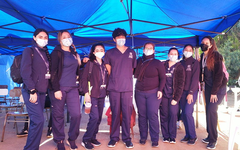 Estudiantes de Enfermería de UST Viña del Mar participan en operativo de salud en campamento Manuel Bustos