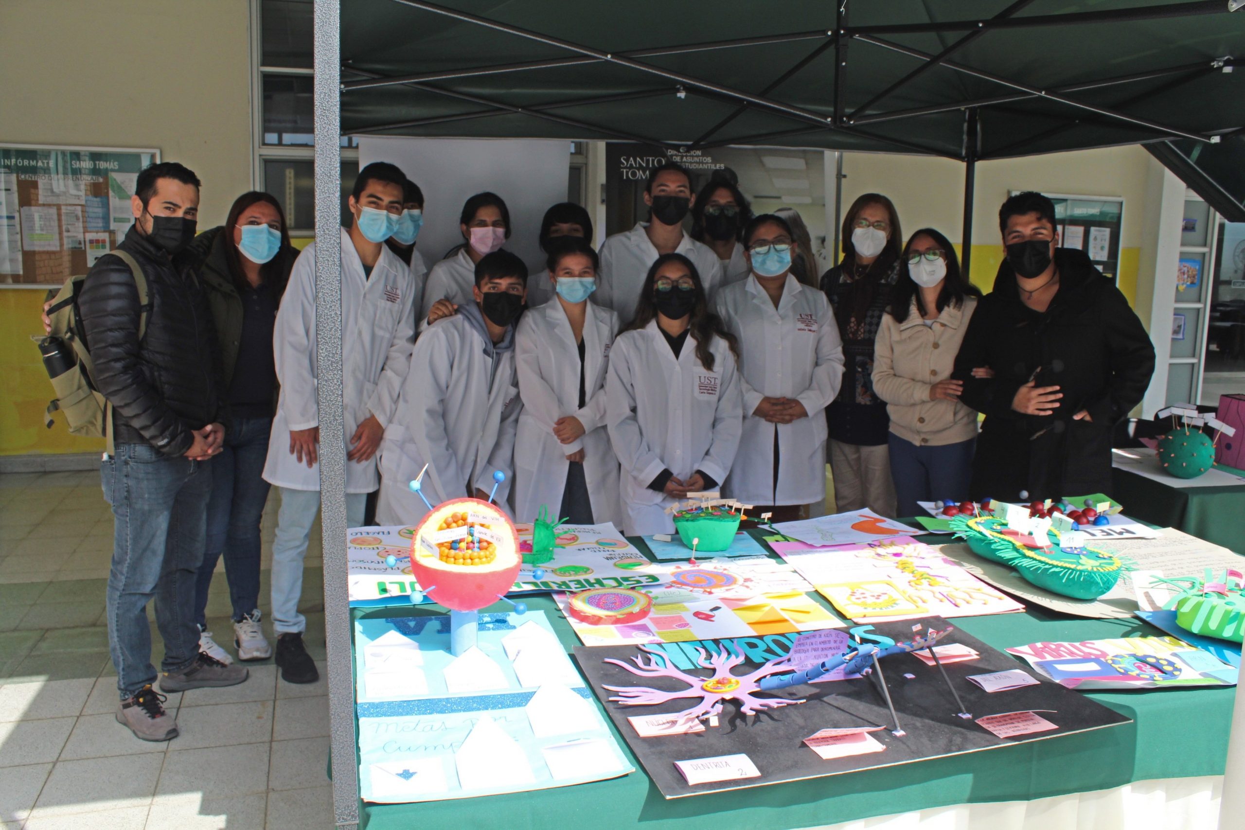 Ciencias Básicas de UST dona trabajos prácticos a colegio de Alto Hospicio